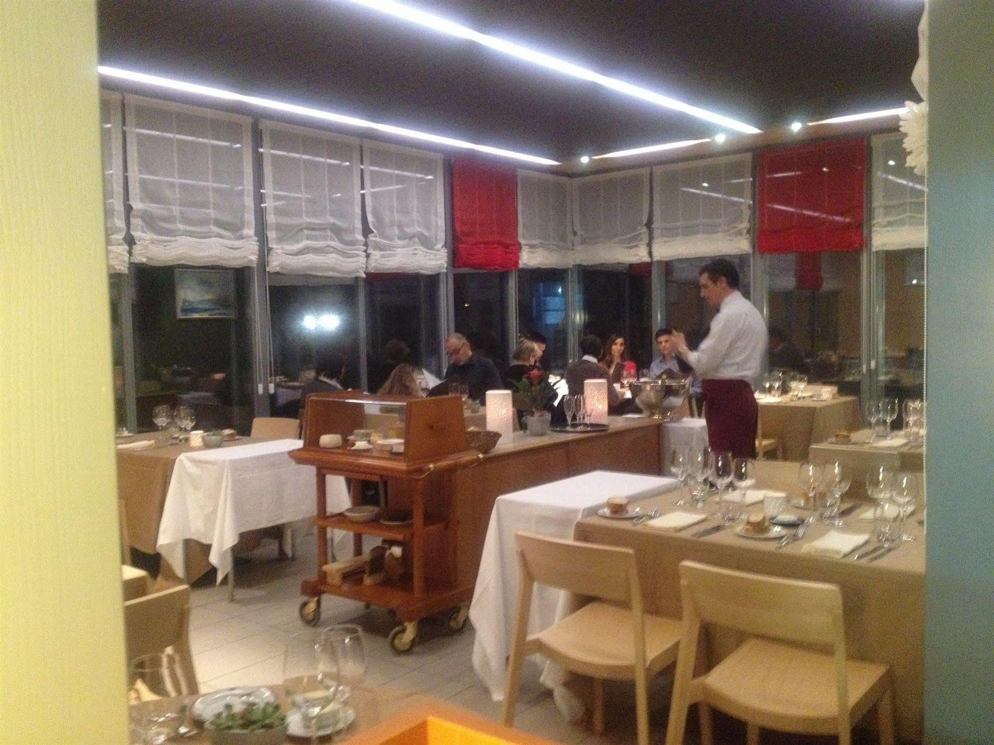 红牛酒店 Crassier 外观 照片